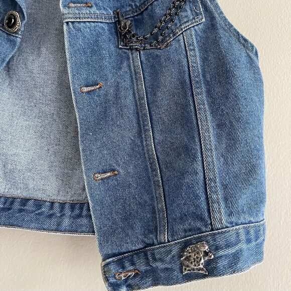 Vintage Sleeveless Jean Jacket Size L Vest Animals Pins Blue Denim 80s Music - Picture 6 of 13